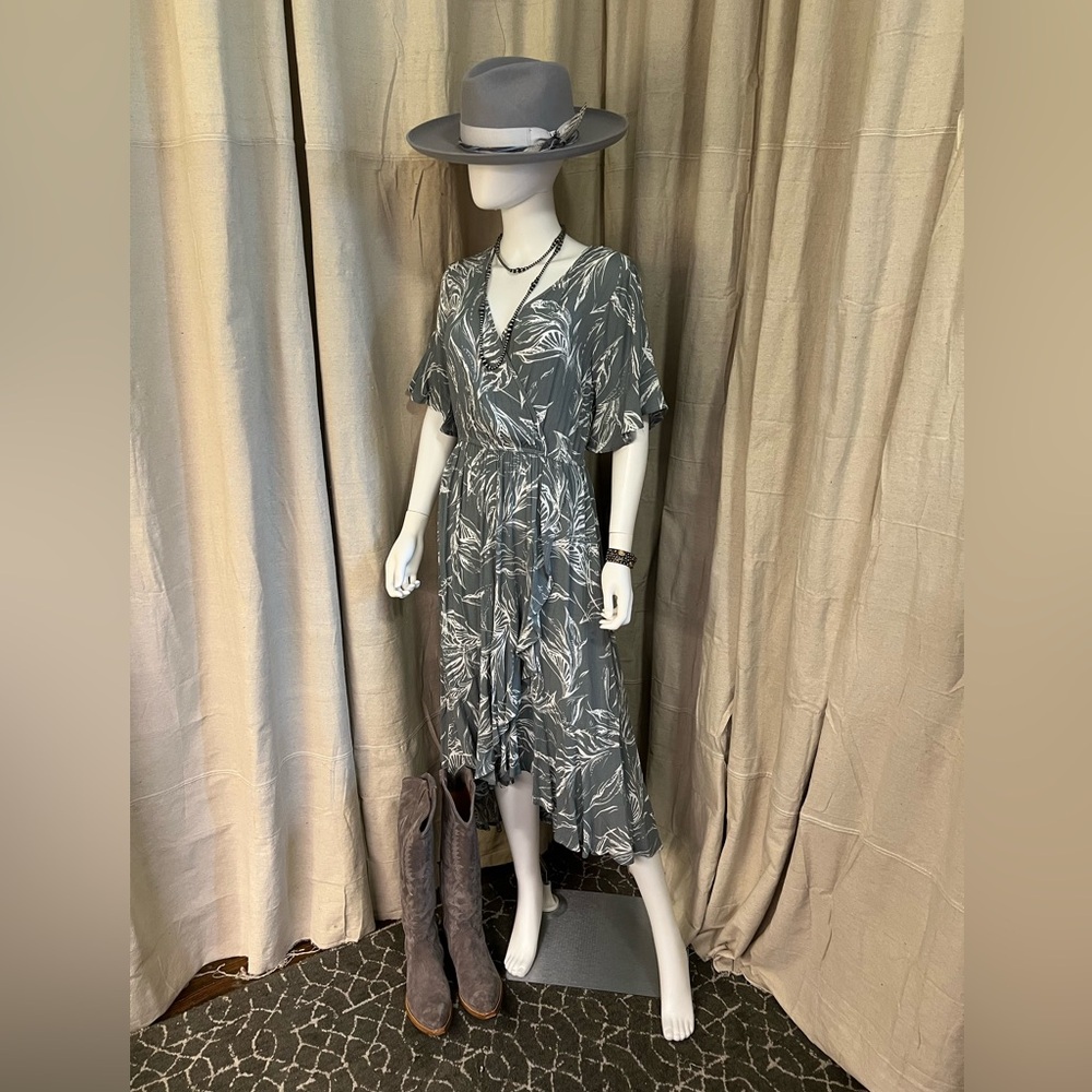 Kori Midi Dress Size Small